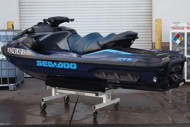 Slide: The Image of Sea-Doo GTX 170 2024 - 4