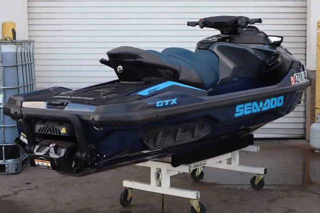 Slide: The Image of Sea-Doo GTX 170 2024 - 6