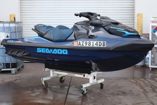 Slide: The Image of Sea-Doo GTX 170 2024 - 8