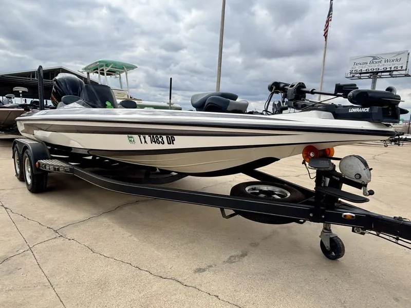 Slide: The Image of 2016 Skeeter ZX225 boat on trailer, Texas Boat World. - 3