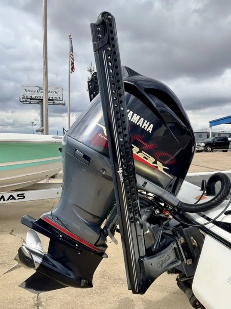 Slide: The Image of Yamaha outboard motor on a 2016 Skeeter ZX225 boat. - 9