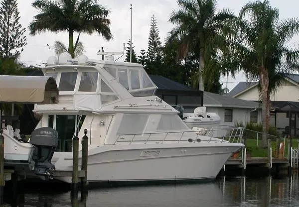 Slide: The Image of Sea Ray 550 Sedan Bridge 1995 - 1