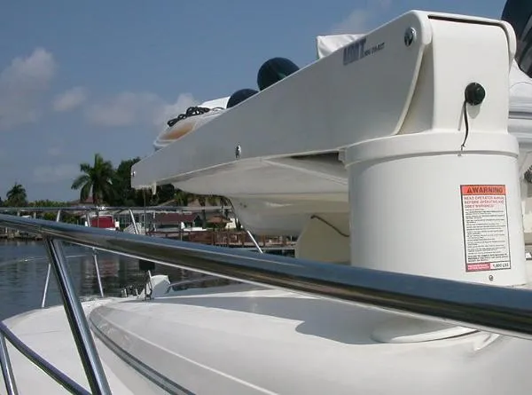 Slide: The Image of Sea Ray 550 Sedan Bridge 1995 - 10