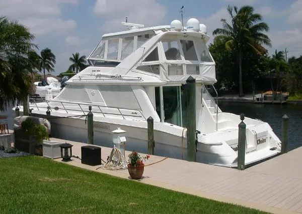 Slide: The Image of Sea Ray 550 Sedan Bridge 1995 - 2