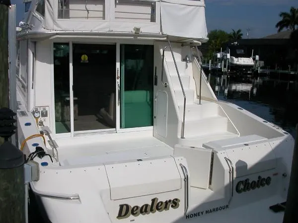 Slide: The Image of Sea Ray 550 Sedan Bridge 1995 - 3
