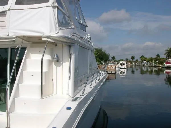 Slide: The Image of Sea Ray 550 Sedan Bridge 1995 - 6