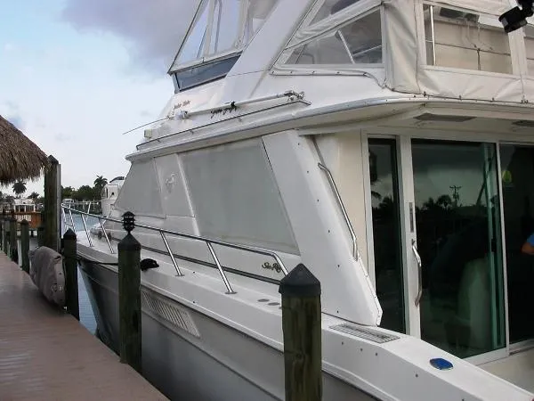 Slide: The Image of Sea Ray 550 Sedan Bridge 1995 - 7