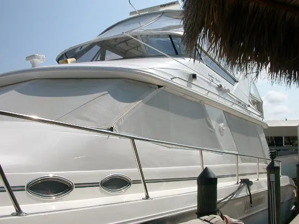 Slide: The Image of Sea Ray 550 Sedan Bridge 1995 - 9