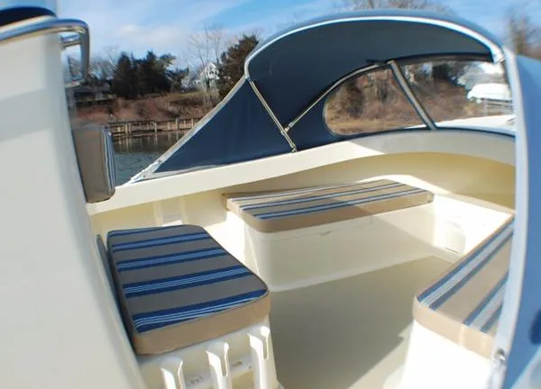 Slide: The Image of Eastern 22' Center Console 2014 - 6
