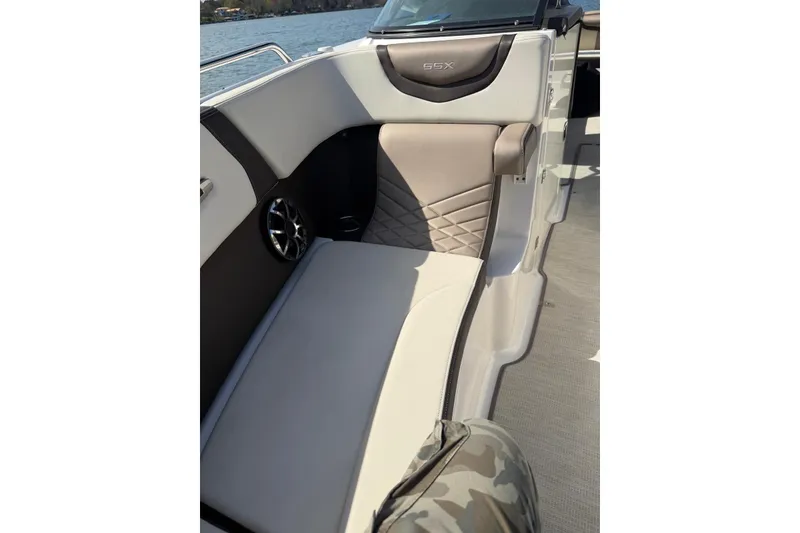 Slide: The Image of Interior of 2018 Chaparral 267 SSX boat. - 18
