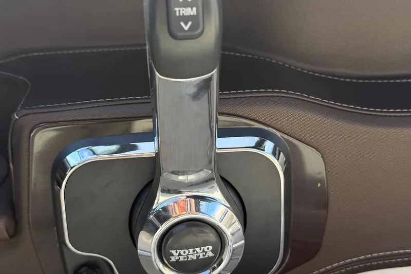 Slide: The Image of Volvo Penta throttle control on 2018 Chaparral 267 SSX boat dashboard. - 8