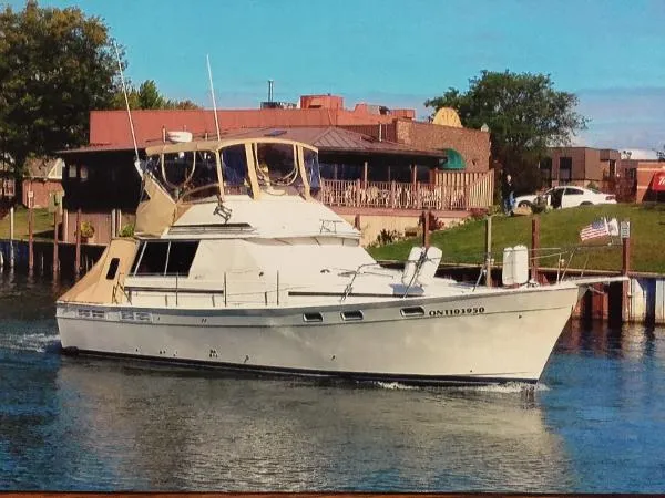 Slide: The Image of Bayliner 3870 Explorer 1987 - 0