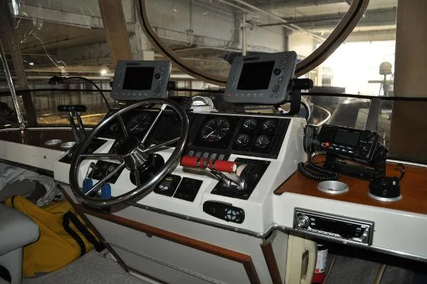 Slide: The Image of Bayliner 3870 Explorer 1987 - 10