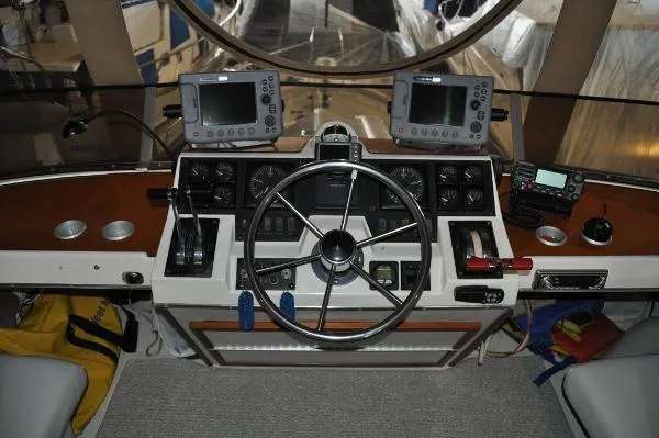 Slide: The Image of Bayliner 3870 Explorer 1987 - 11