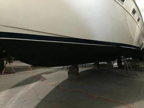 Slide: The Image of Bayliner 3870 Explorer 1987 - 8