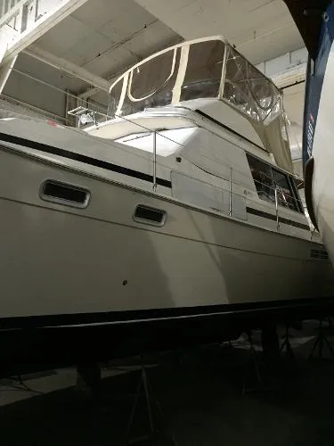 Slide: The Image of Bayliner 3870 Explorer 1987 - 9