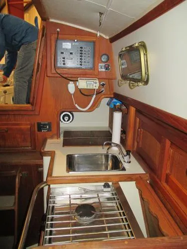 Slide: The Image of Pacific Seacraft Dana 24 1996 - 10