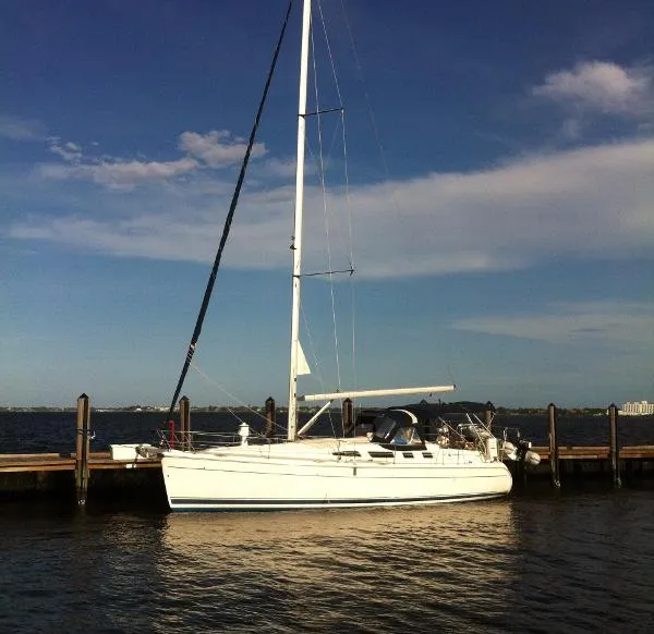 Slide: The Image of Hunter Aft Cabin 2005 - 0