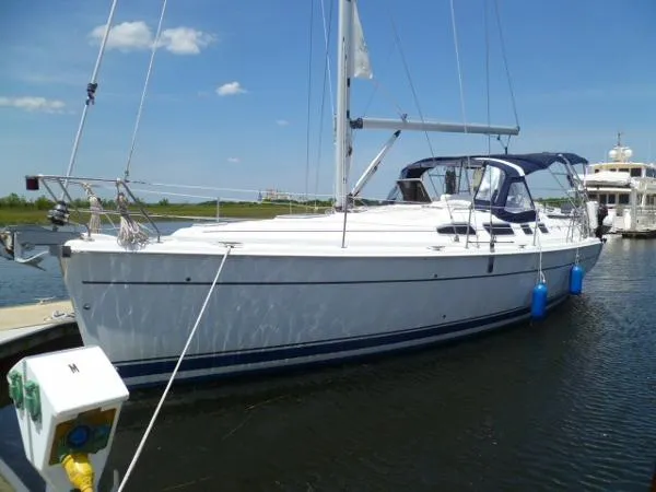 Slide: The Image of Hunter Aft Cabin 2005 - 3