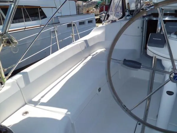 Slide: The Image of Hunter Aft Cabin 2005 - 8