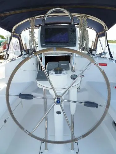 Slide: The Image of Hunter Aft Cabin 2005 - 9