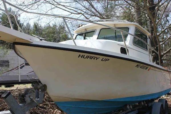 Slide: The Image of Parker Marine 2120 Sport Cabin 2003 - 1