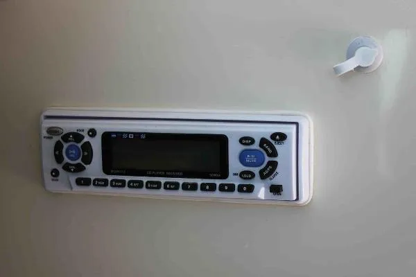 Slide: The Image of Parker Marine 2120 Sport Cabin 2003 - 11