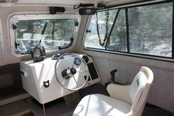 Slide: The Image of Parker Marine 2120 Sport Cabin 2003 - 5