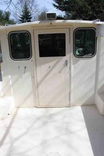 Slide: The Image of Parker Marine 2120 Sport Cabin 2003 - 7