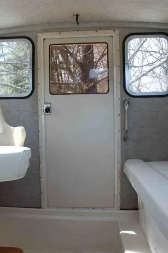 Slide: The Image of Parker Marine 2120 Sport Cabin 2003 - 9