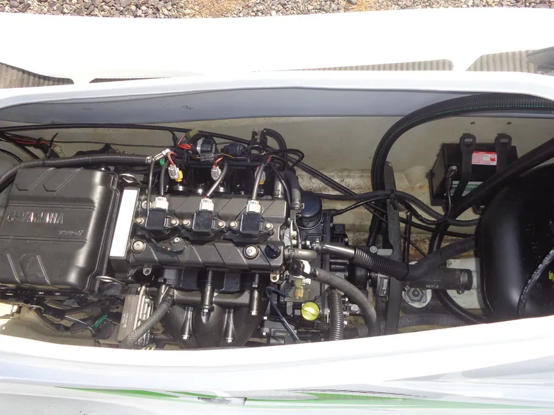 Slide: The Image of Yamaha V1 2016 - 10