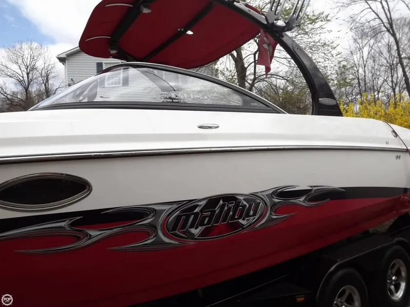 Slide: The Image of Malibu 25 Sunscape LSV w/ Wakesetter Package 2005 - 4