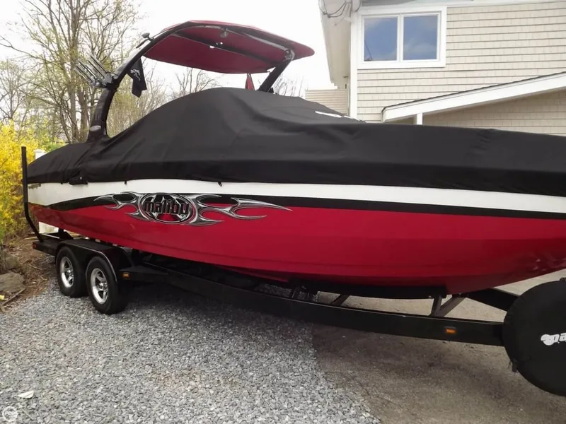 Slide: The Image of Malibu 25 Sunscape LSV w/ Wakesetter Package 2005 - 8