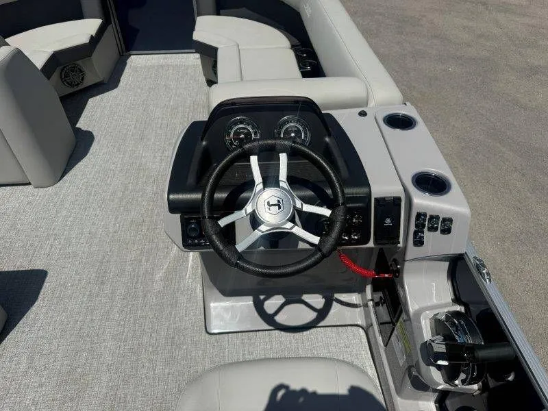 Slide: The Image of 2025 Harris Cruiser 210 FC boat steering console. - 20