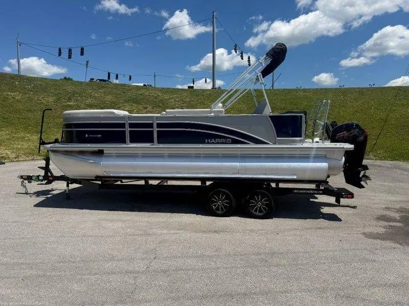 Slide: The Image of Harris Cruiser 210 FC 2025 - 51