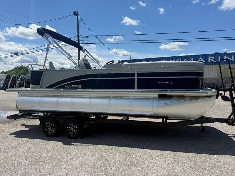 Slide: The Image of Harris Cruiser 210 FC 2025 - 54