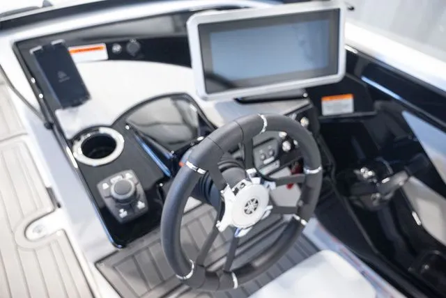 Slide: The Image of Yamaha 222SE 2026 - 8