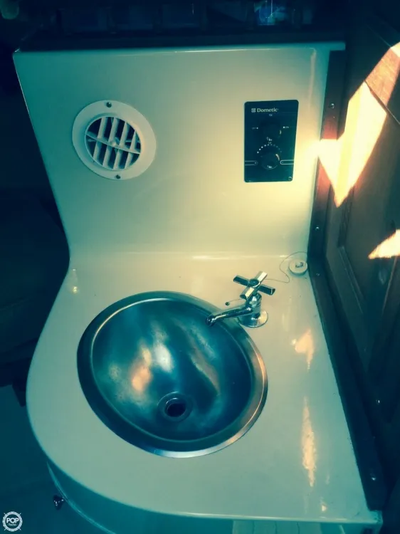 Slide: The Image of Boston Whaler 27 Whaler Full Cabin 1986 - 6