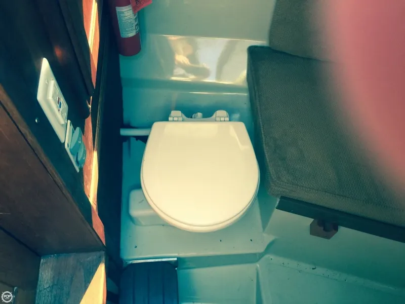 Slide: The Image of Boston Whaler 27 Whaler Full Cabin 1986 - 7