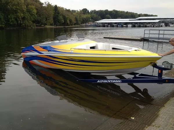 Slide: The Image of Advantage 25 Citation Bowrider 2008 - 9