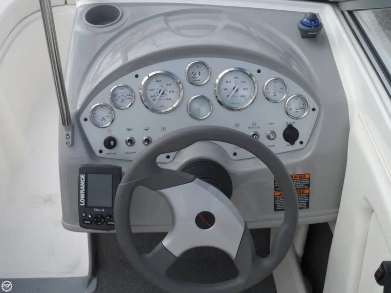Slide: The Image of Bayliner 195 Discovery 2011 - 9