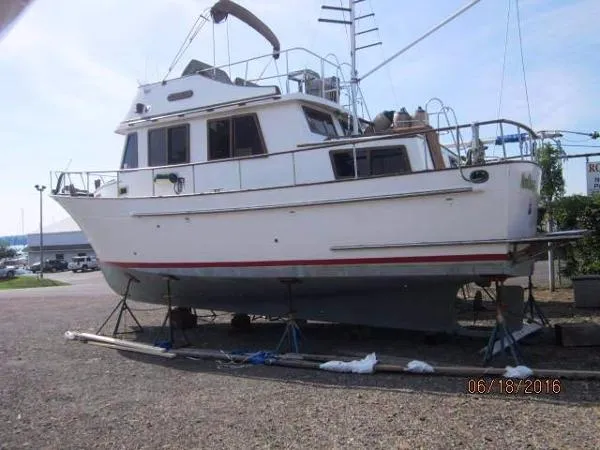 Slide: The Image of Marine Trader 34 Double Cabin 1983 - 1