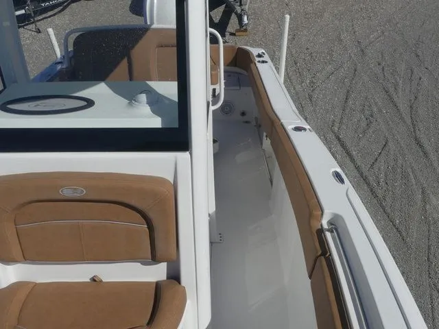 Slide: The Image of Sea Hunt Ultra 239 SE 2024 - 15