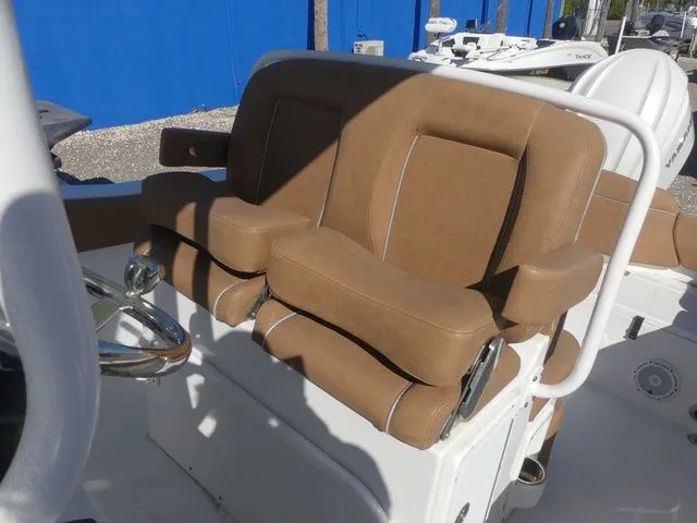 Slide: The Image of Sea Hunt Ultra 239 SE 2024 - 17