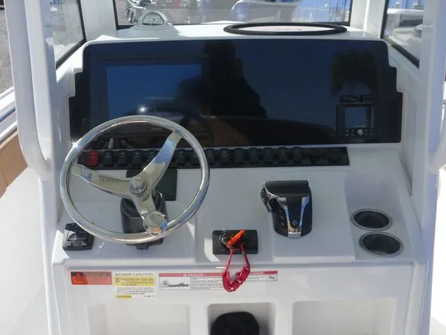 Slide: The Image of Sea Hunt Ultra 239 SE 2024 - 18