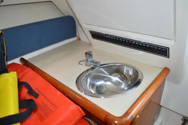 Slide: The Image of Pursuit 2570 Offshore Express Cuddy 2006 - 7