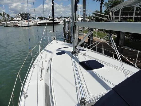 Slide: The Image of Catalina 36 MkII 2000 - 3