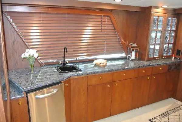 Slide: The Image of Hatteras 72 Custom Series Wide Body 1991 - 4