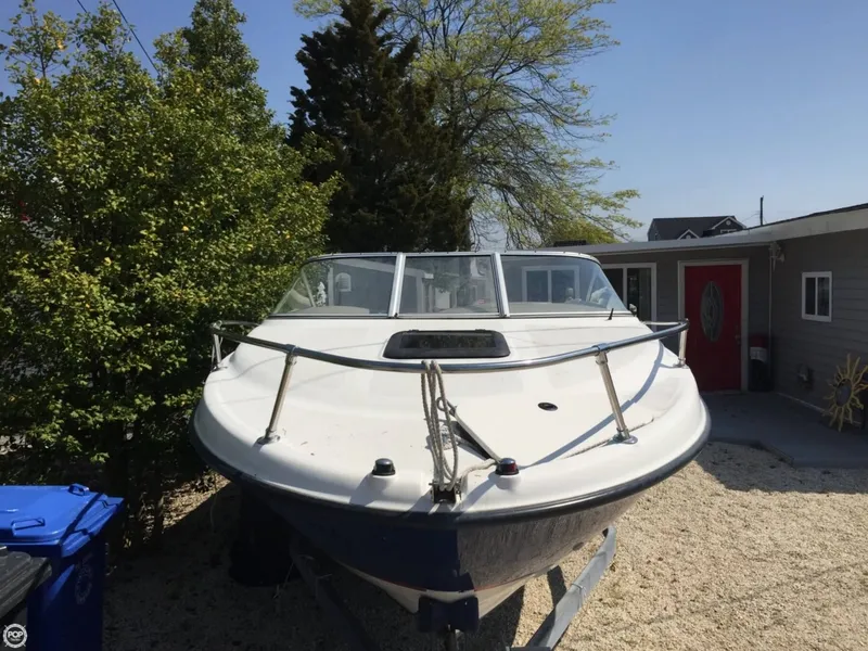 Slide: The Image of Bayliner 210 CU Classic Runabout 2004 - 3
