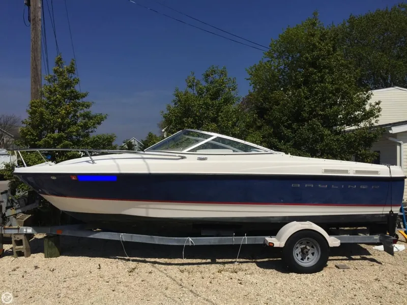 Slide: The Image of Bayliner 210 CU Classic Runabout 2004 - 5